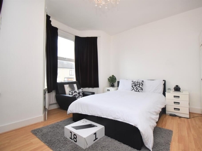 1 bedroom house share for rent in Lower Road Belvedere DA17