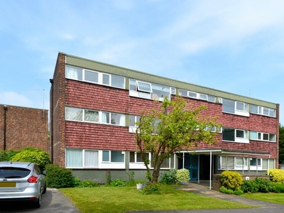2 bedroom apartment for rent in Boxgrove Avenue, Guildford, Surrey, GU1