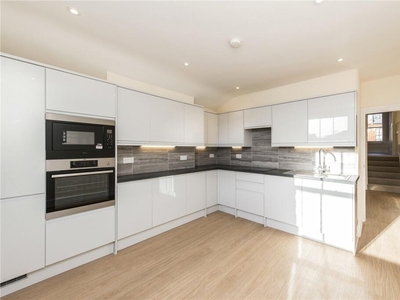 2 bedroom apartment for rent in Kingscourt Road, London, SW16