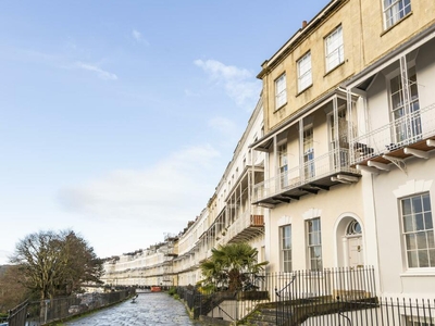 2 bedroom apartment for rent in Royal York Crescent, Clifton, BS8