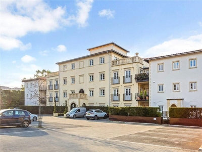 2 bedroom apartment for sale in Canford Cliffs Road, Canford Cliffs, Poole, Dorset, BH13