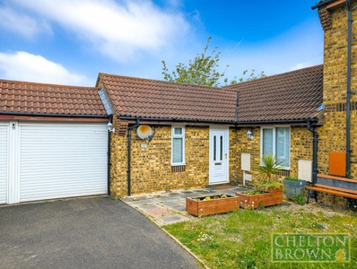 2 bedroom bungalow for sale in Tallyfield End, Northampton, NN4