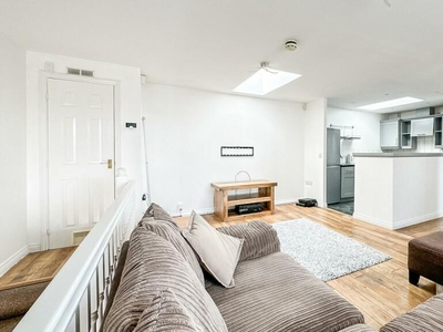 2 bedroom coach house for rent in Kings Croft, Long Ashton, Bristol, BS41