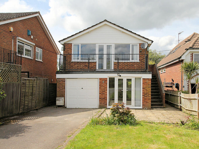 2 bedroom detached house for rent in River Gardens, Purley On Thames, Reading, Berkshire, RG8