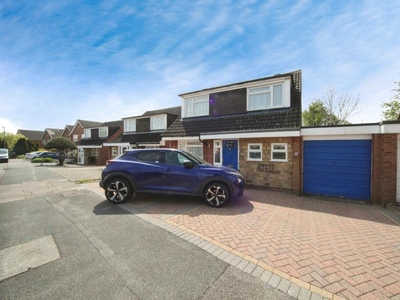 2 bedroom detached house for sale in Hazelwood Close, Luton, LU2