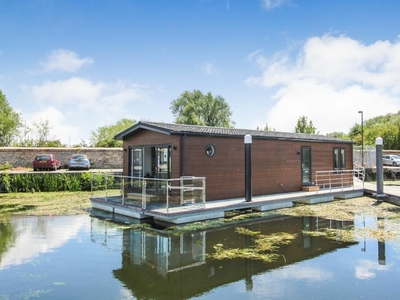 2 bedroom detached house for sale in Priory Marina Aquahome, Barkers Lane, Bedford, MK41