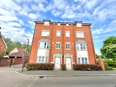 3 bedroom duplex for sale in Woodall Close, Middleton, Milton Keynes, MK10