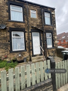 2 bedroom end of terrace house for rent in Fountain Street, Morley, Leeds, LS27