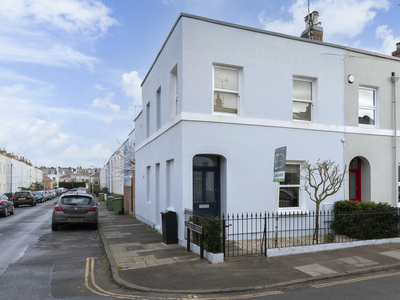 2 bedroom end of terrace house for rent in Princes Road, Cheltenham GL50 2TX, GL50