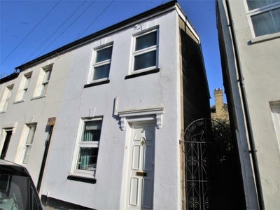2 bedroom end of terrace house for rent in Victoria Road, Sevenoaks, TN13