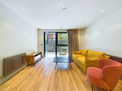 2 bedroom flat for rent in Ashley Road, London N17 9NW, N17