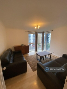 2 bedroom flat for rent in Boardwalk Place, London, E14