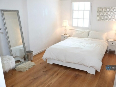 2 bedroom flat for rent in Central London, Central London, EC1N