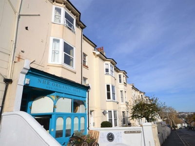 2 bedroom flat for rent in Chatham Place, Brighton, BN1