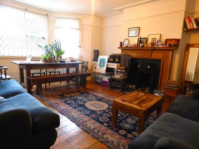 2 bedroom flat for rent in Dulwich Road, SE24