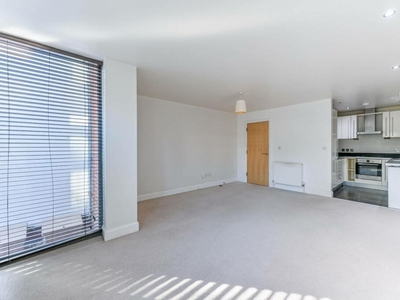 2 bedroom flat for rent in Eaton Road, Sutton, SM2