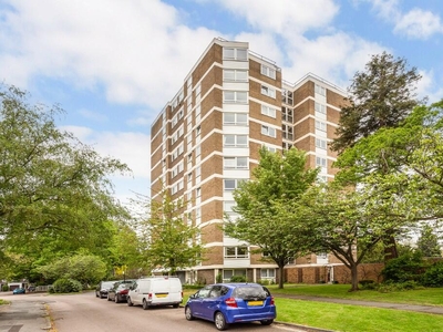 2 bedroom flat for rent in Hamble Court, Broom Park, Teddington, Middlesex, TW11