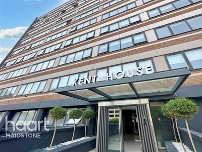 2 bedroom flat for rent in Kent House, ME15