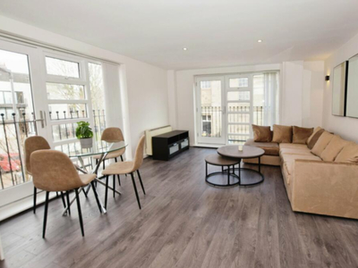 2 bedroom flat for rent in New Village Avenue, London, E14