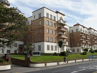 2 bedroom flat for rent in San Remo Towers, Bournemouth, BH5