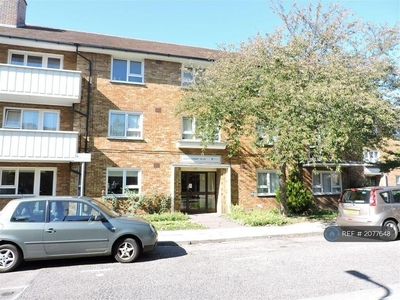 2 bedroom flat for rent in South Street, Southsea, PO5
