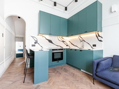 2 bedroom flat for rent in Winchester Street, London, SW1V