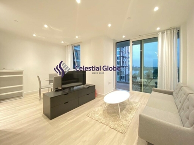 2 bedroom flat for rent in Woodberry Down, London, N4