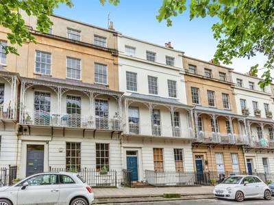 2 bedroom flat for sale in Caledonia Place, Clifton, Bristol, BS8
