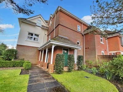 2 bedroom flat for sale in Canford Cliffs, BH13