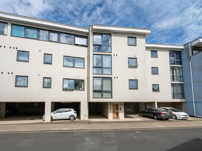 2 bedroom flat for sale in Clifford Way, Maidstone, ME16