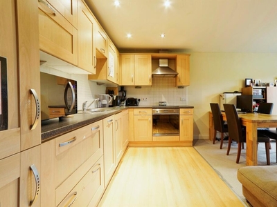 2 bedroom flat for sale in Fieldmoor Lodge, Pudsey, LS28