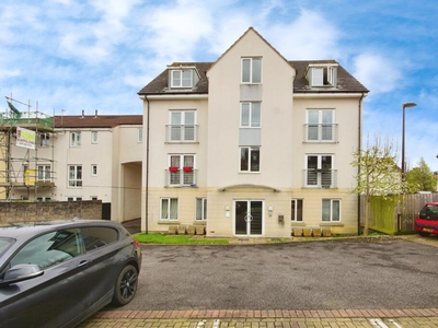 2 bedroom flat for sale in Summit Close, Kingswood, Bristol, Gloucestershire, BS15
