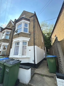 2 bedroom maisonette for rent in Manthorp Road, Plumstead, SE18 7TA, SE18