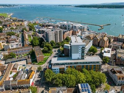 2 bedroom penthouse for sale in High Street, Poole, BH15