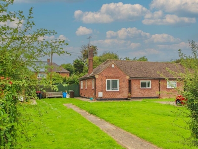 2 bedroom semi-detached bungalow for sale in Brentwood Road, Ingrave, Brentwood, CM13