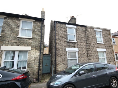 2 bedroom semi-detached house for sale in Catharine Street, Cambridge, CB1