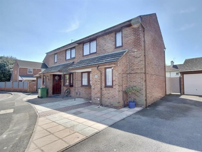 2 bedroom semi-detached house for sale in Feltons Place, Portsmouth, PO3