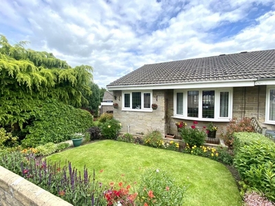 2 bedroom semi-detached house for sale in Southlea Close, Oakenshaw, Bradford, BD12