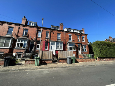 2 bedroom terraced house for rent in Beechwood Mount, Leeds, LS4