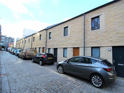 2 bedroom terraced house for rent in Broughton Street Lane, Edinburgh, Midlothian, EH1