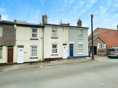 2 bedroom terraced house for rent in Constitution Road, Chatham, Kent, ME5
