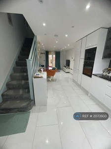 2 bedroom terraced house for rent in London, London, SW17