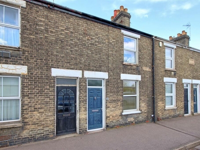 2 bedroom terraced house for sale in Newmarket Road, Cambridge, CB5