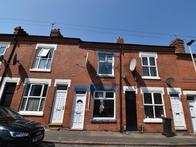 2 bedroom terraced house for sale in Oak Street, Leicester, Leicestershire, LE5