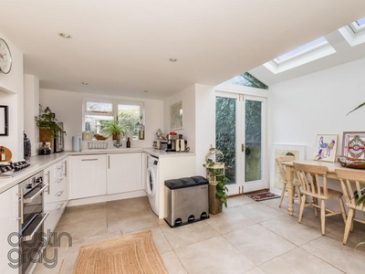 2 bedroom terraced house for sale in West Hill Street, BN1