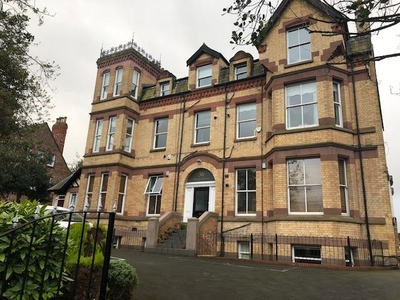 3 bedroom apartment for rent in Aigburth Drive, Liverpool, Merseyside, L17