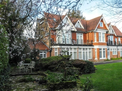 3 bedroom apartment for sale in Pinewood Road, Branksome Park, BH13
