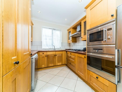 3 bedroom bungalow for rent in Streatham Road, Streatham, SW16