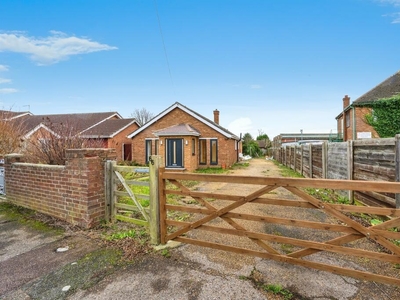 3 bedroom detached bungalow for sale in Chantry Avenue, Kempston, Bedford, MK42