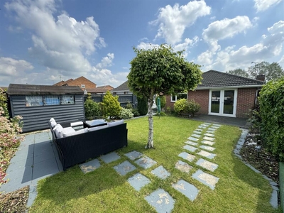 3 bedroom detached bungalow for sale in Jenner Mead, Chelmsford, CM2